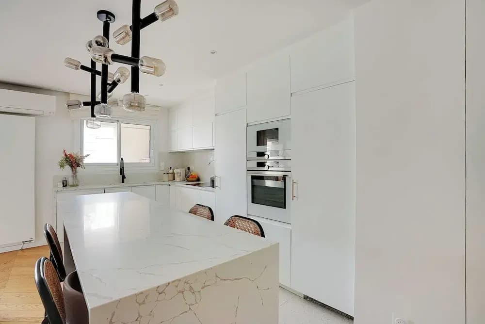 Modern, Spacious Apartment Just Outside Paris - Photo 4
