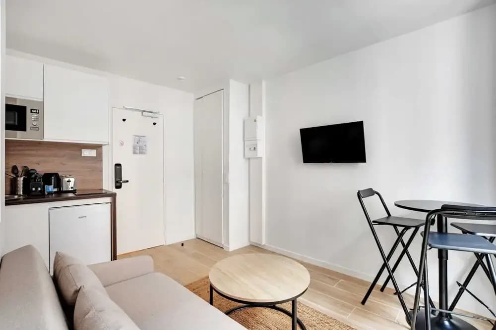 Modern Apartment in Hotel Residence - Miniature 8