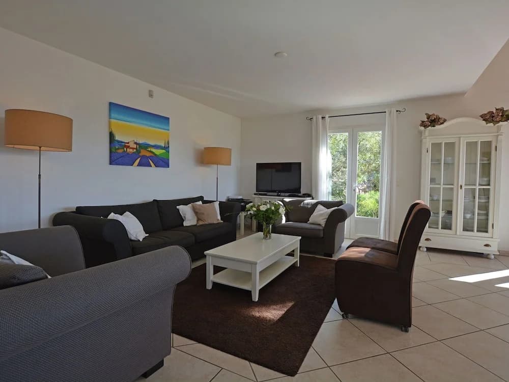 Beautiful Villa in Vidauban with Swimming Pool - Miniature 4