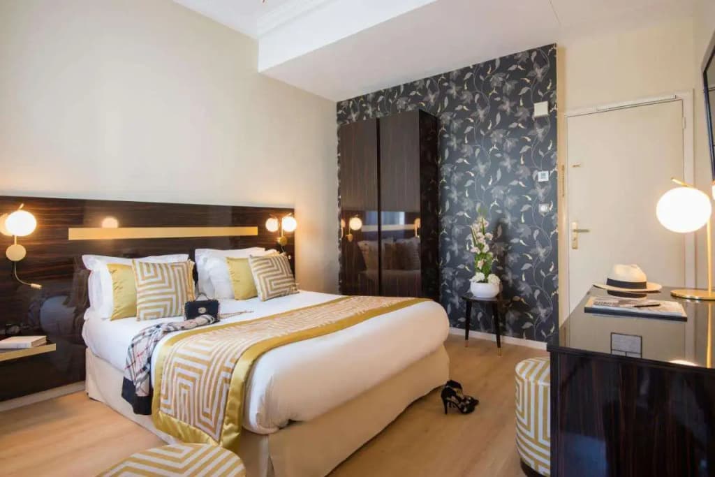Hôtel Carlton - Photo 2