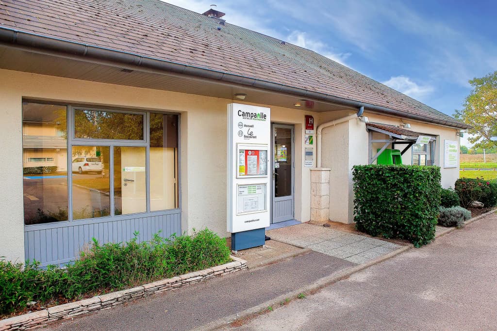 Hotel Campanile Bourges Nord- Saint Doulchard - Photo 1