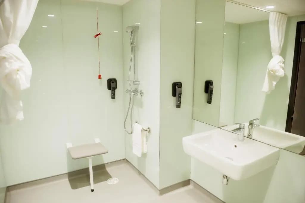 easyHotel Paris Nord Aubervilliers - Miniature 7