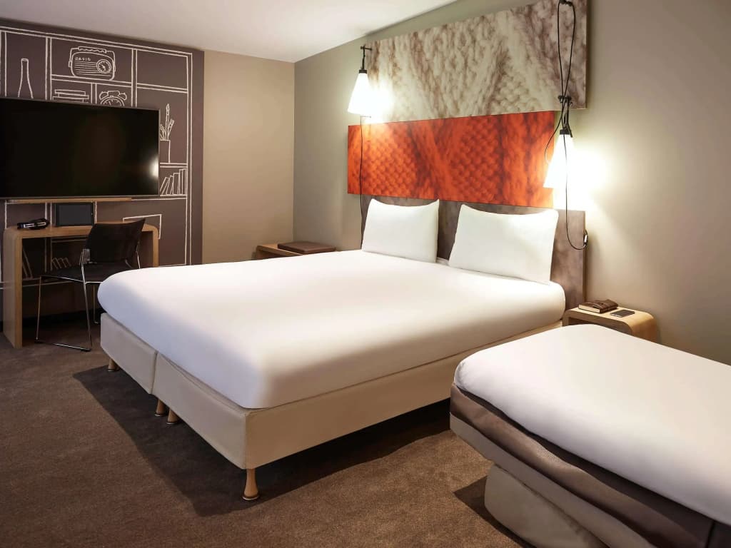 Ibis Paris Canal Saint Martin - Photo 2