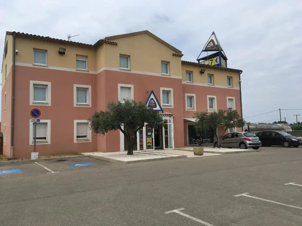 Hôtel Akena City Châteaurenard - Photo 1