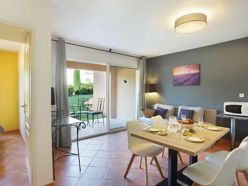 Apartment in Greoux-les-bains Near Lakes - Photo 3