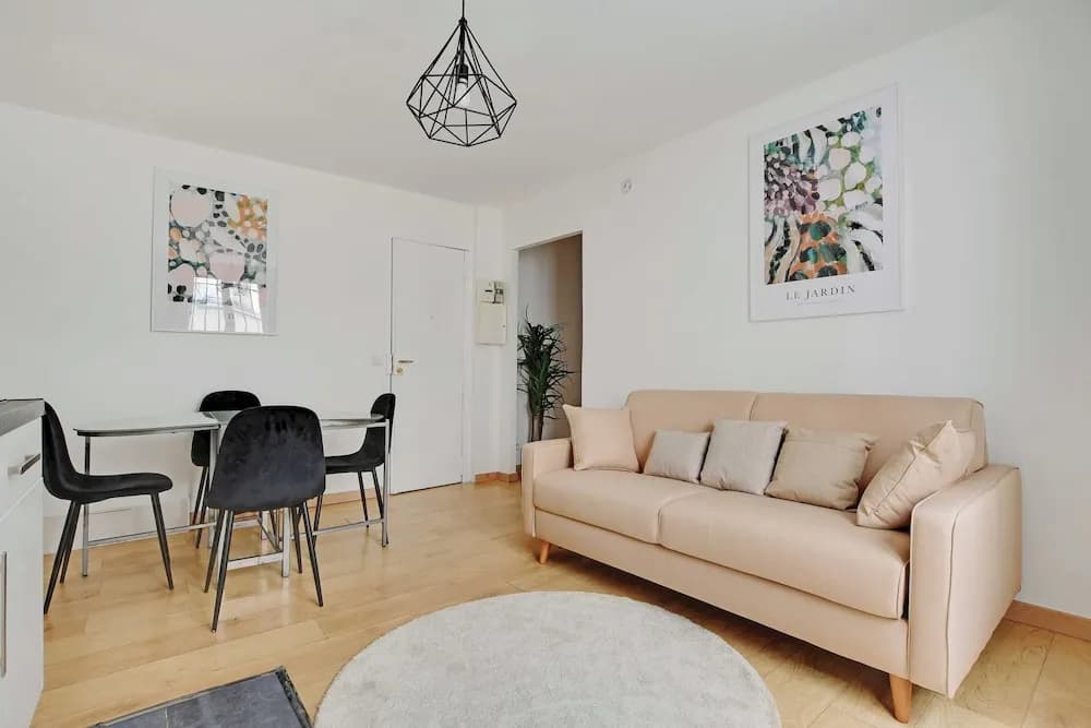 Urban Chic Apartment in Central Paris - Miniature 8