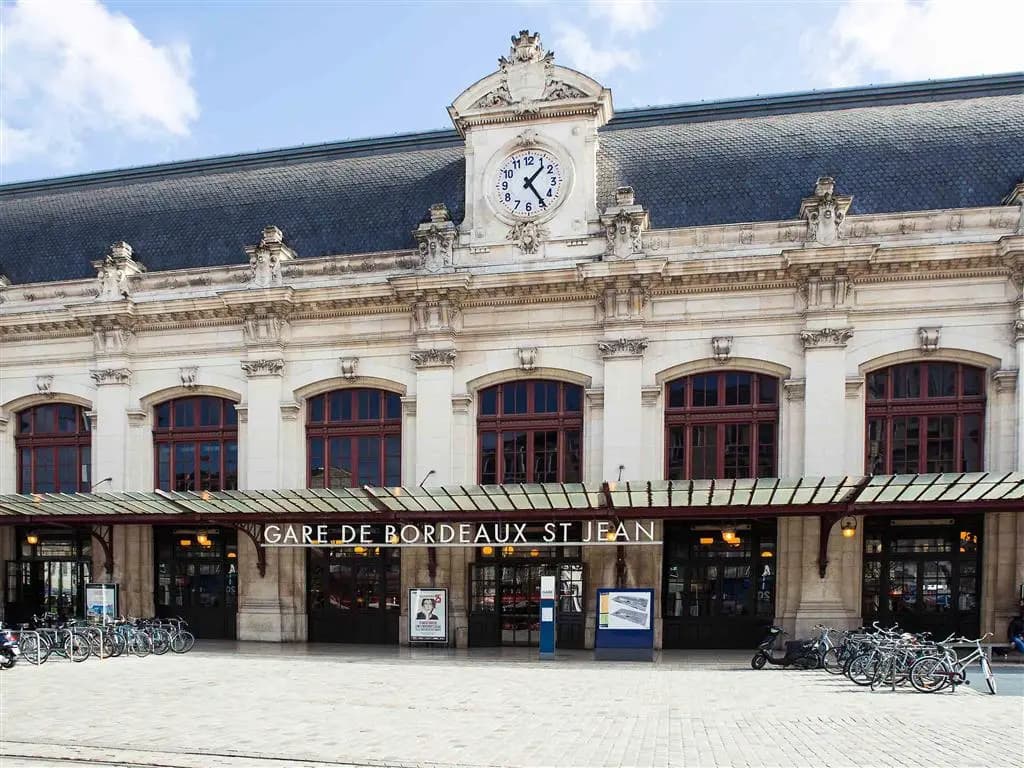 Hotel ibis Bordeaux Centre Gare Saint Jean Euratlantique - Photo 1