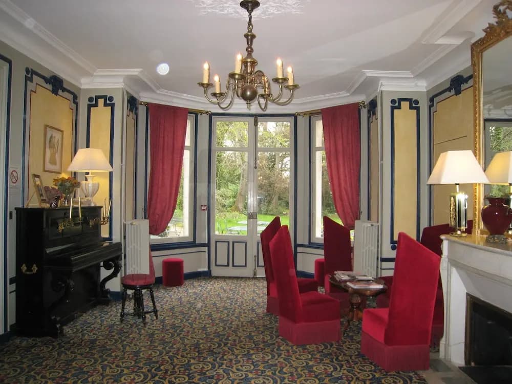 Logis Hôtel Les Maréchaux - Photo 4