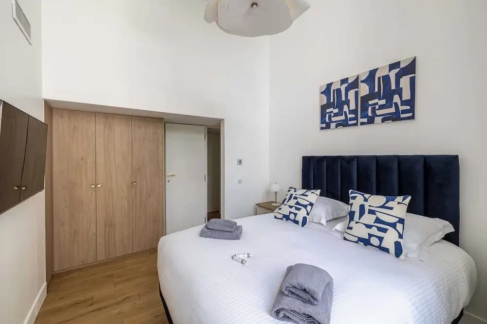 Luxury Renovated 4-room Apartment - rue Hoche - Bourgeois Building - Photo 1