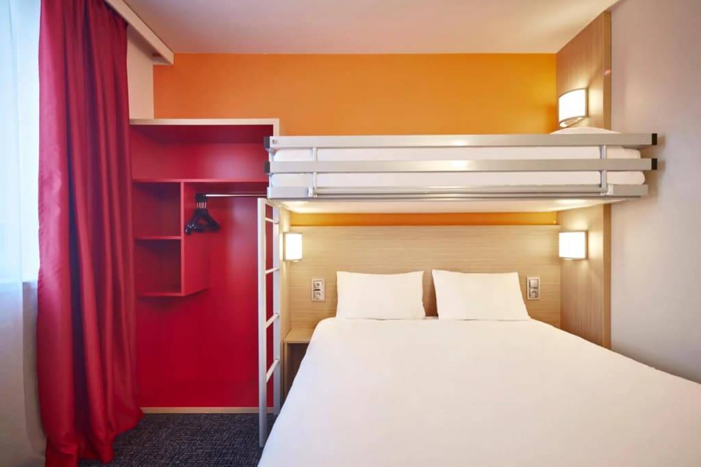 Kyriad ECO - Clermont Ferrand Estaing - Photo 3