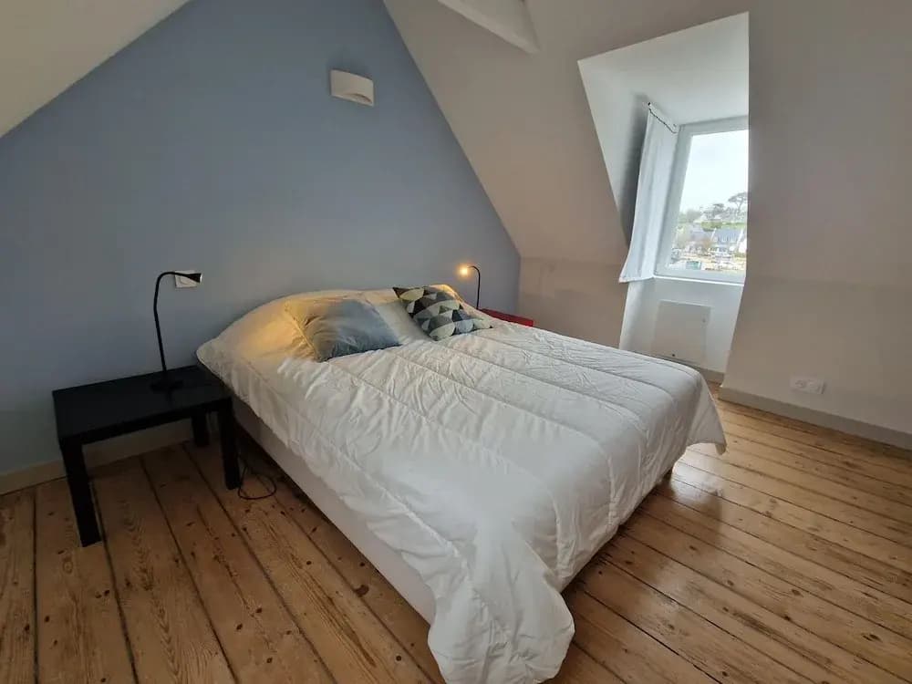 Charming Breton Holiday Home Right by the sea - Miniature 3