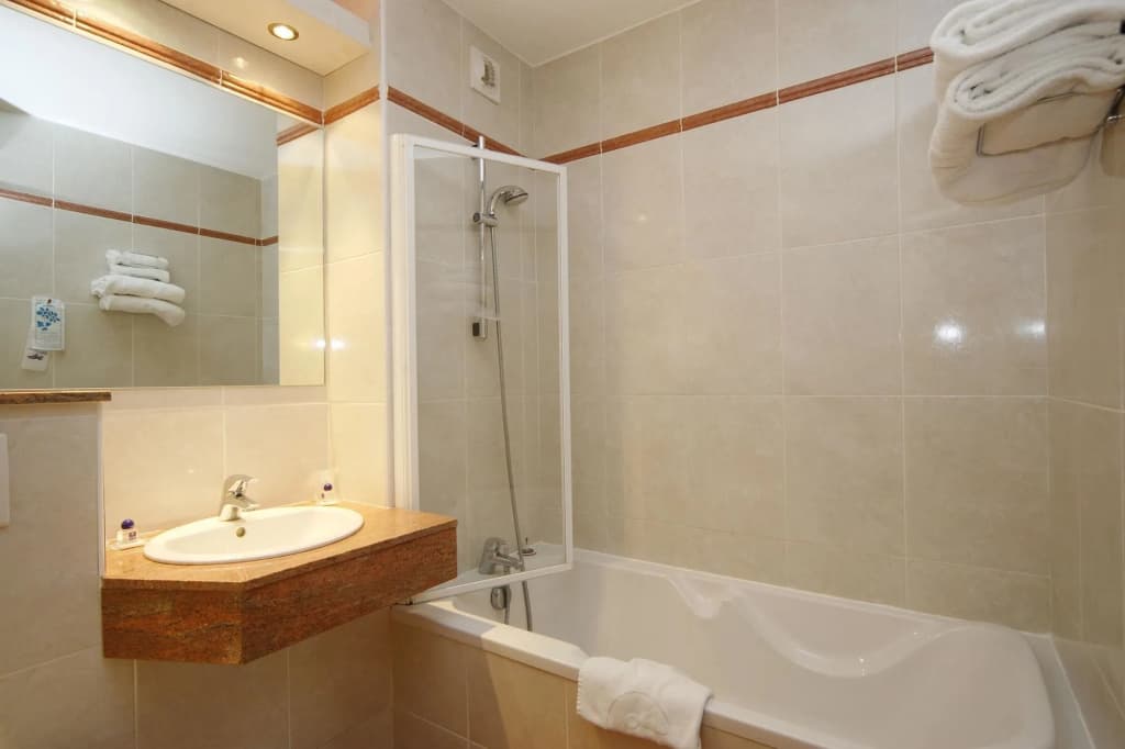 Kyriad Nimes Ouest - Miniature 7