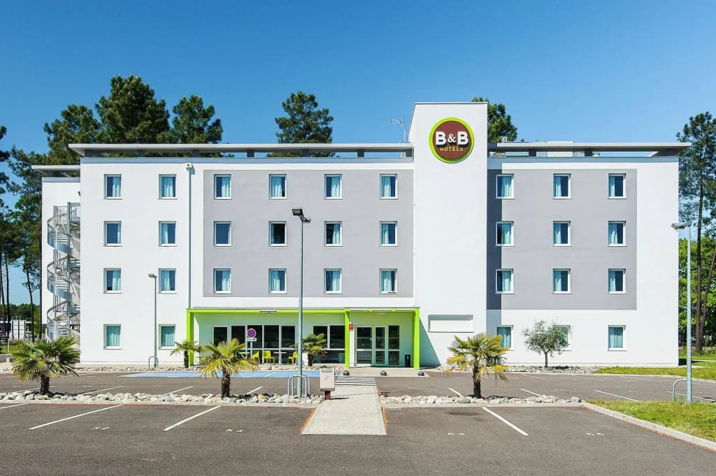 B&B HOTEL Mont-de-Marsan - Photo 1