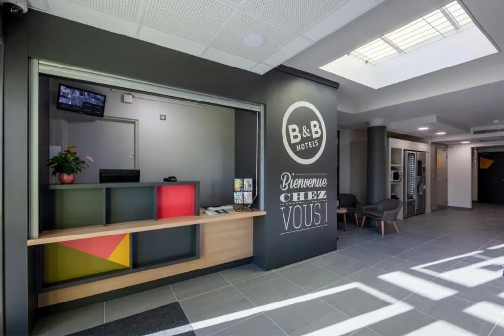 B&B HOTEL Poitiers (1) - Photo 2
