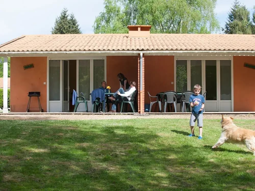 Gite Located in Lush Greenery - Photo 3