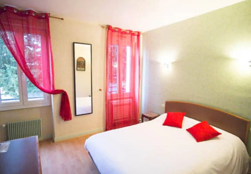 Brit Hotel Dijon Centre Gare - Miniature 8