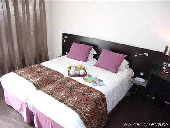 Villa With Private Pool in Plestin-les-greves - Miniature 5