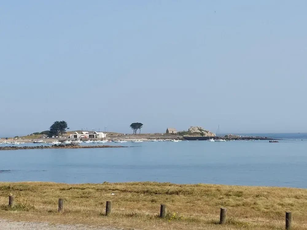 Beachfront Apartment in Plouguerneau - Photo 4