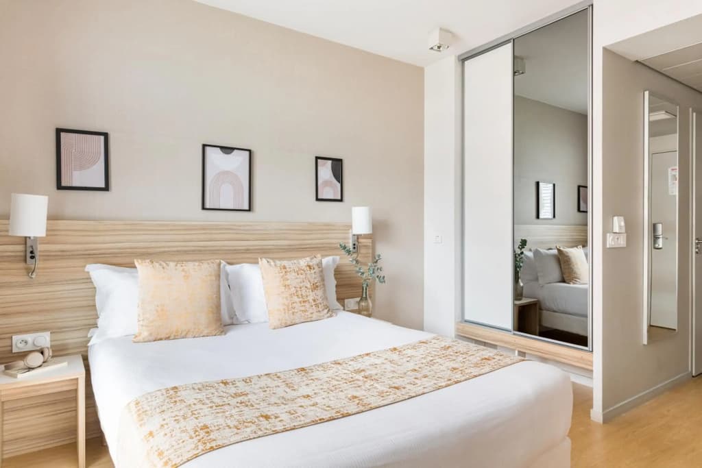 Q7 Lodge Lyon 7 - Miniature 6