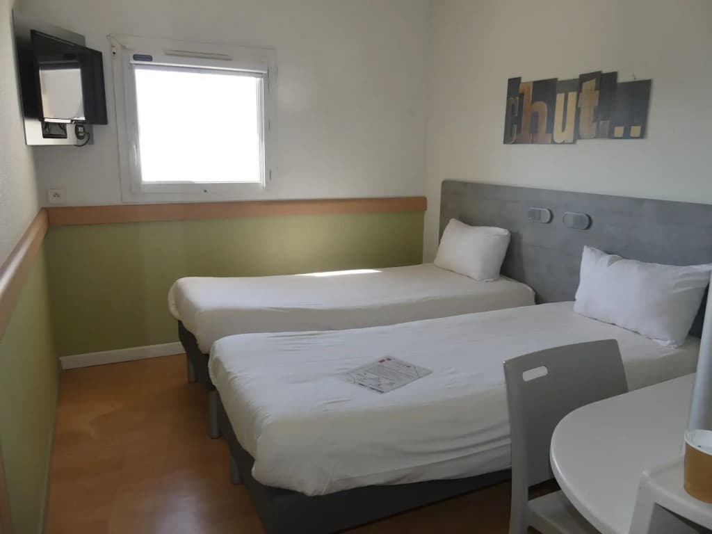 ibis budget Istres Trigance - Miniature 2