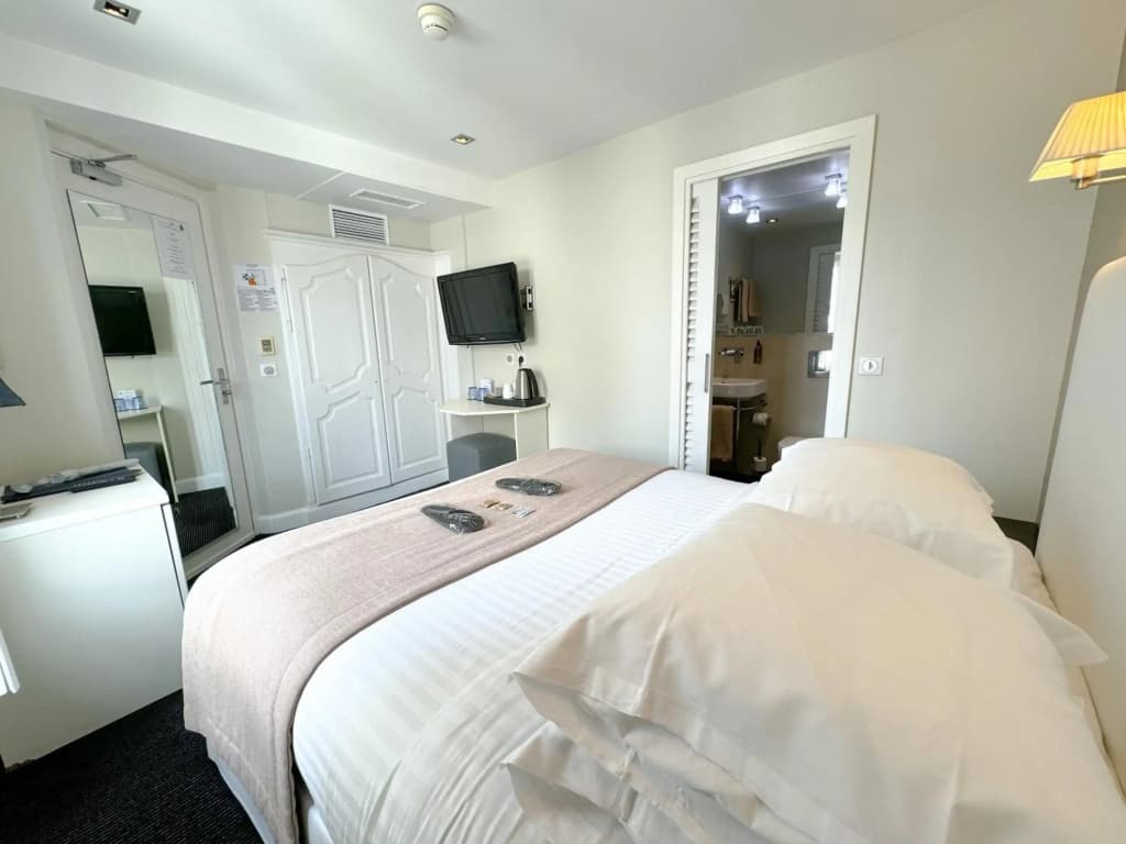 Hotel De Provence - Photo 2