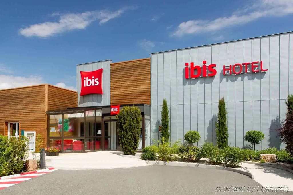 ibis Roanne - Photo 1