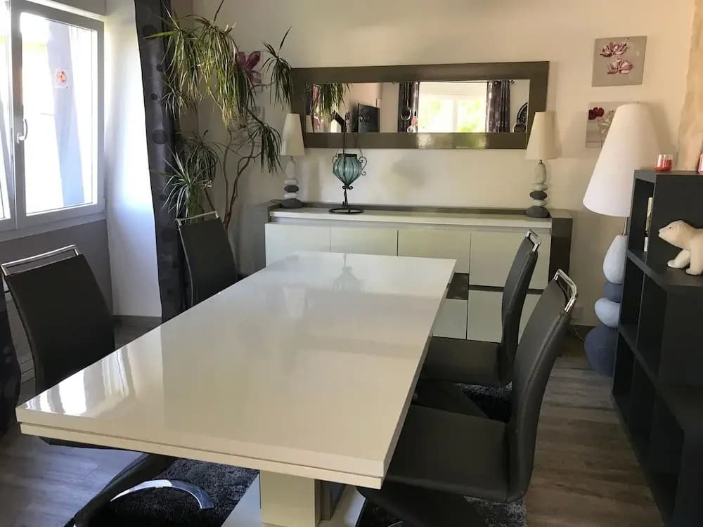 Holiday House With Private Pool in a Shared Property - Miniature 2