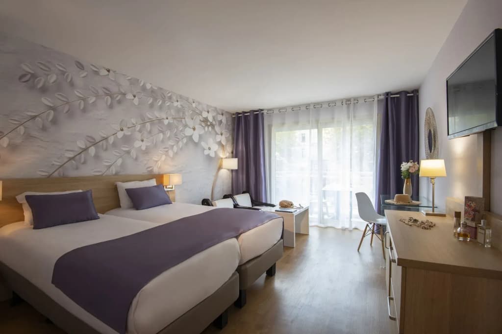 Hotel Chambord - Photo 3