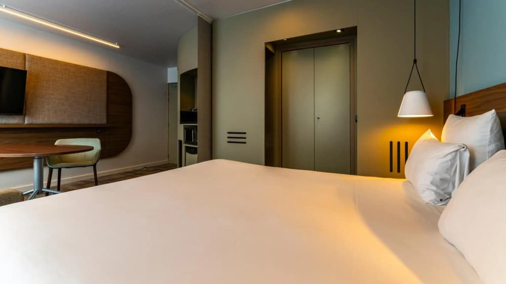 Novotel Suites Reims Centre - Photo 2