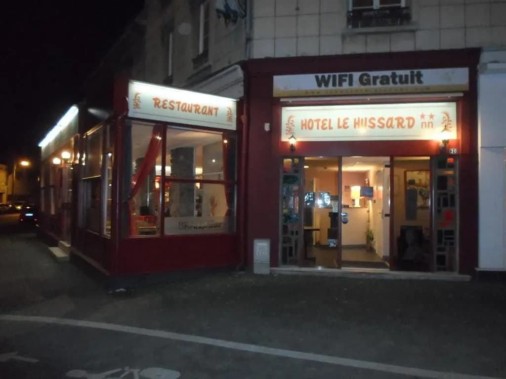 Hôtel Restaurant Le Hussard - Photo 1