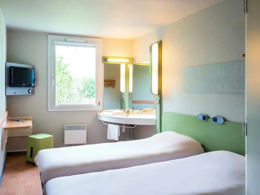 ibis budget Granville - Miniature 7