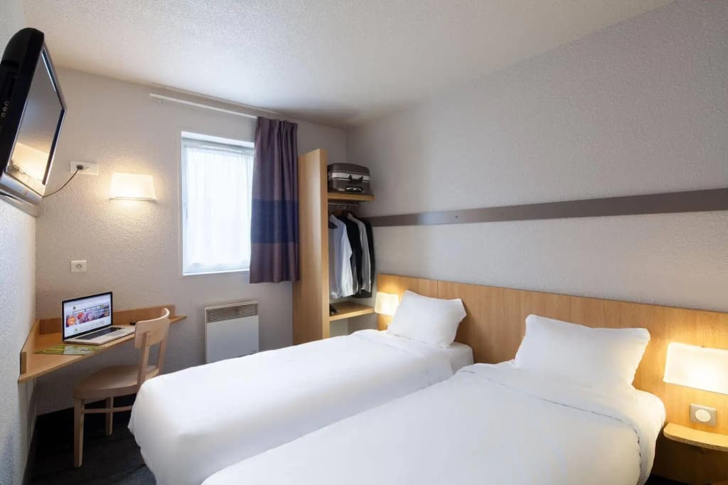 B&B HOTEL Calais Centre Saint-Pierre - Miniature 6