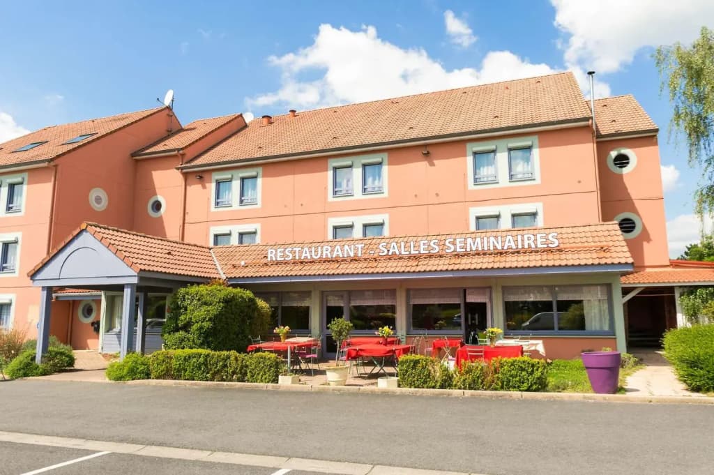 Brit Hotel Confort CAMBRAI - Photo 1