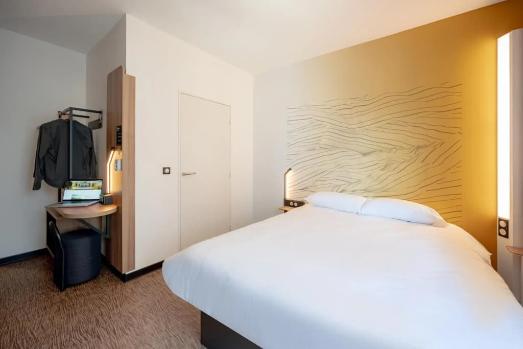 B&B HOTEL Toulon Centre Gare - Photo 4