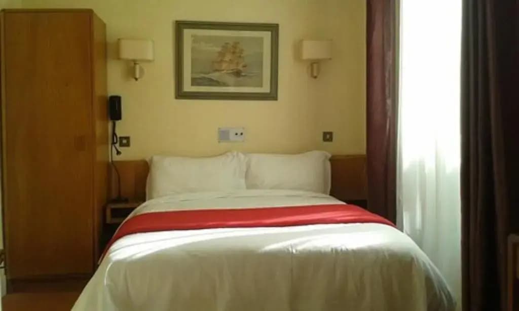 Crystal Hotel - Miniature 6