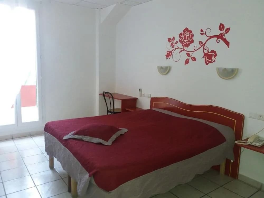 Hotel Camille - Photo 4