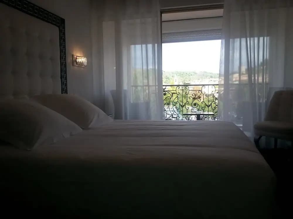 Hôtel Les Deux Lions - Photo 1