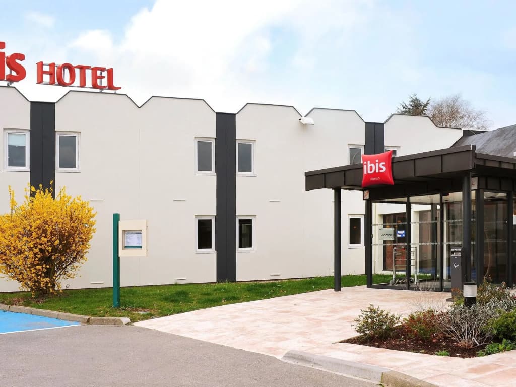 ibis budget Rouen Parc des Expos Zenith - Photo 1