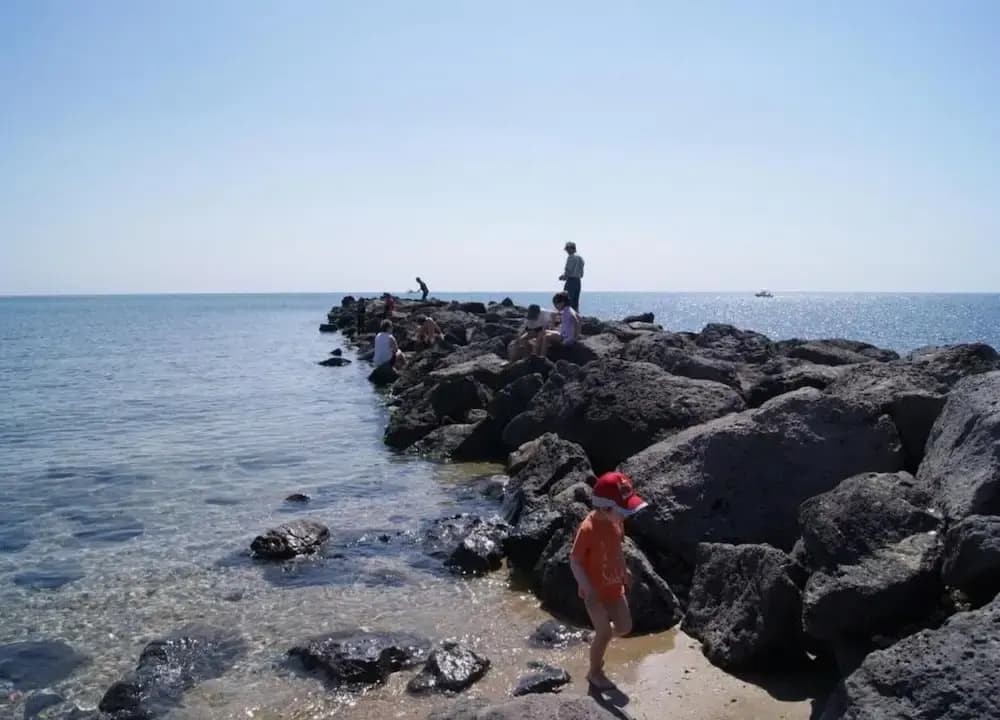 Stylish Beachside Stay, Cap D'agde - Miniature 8