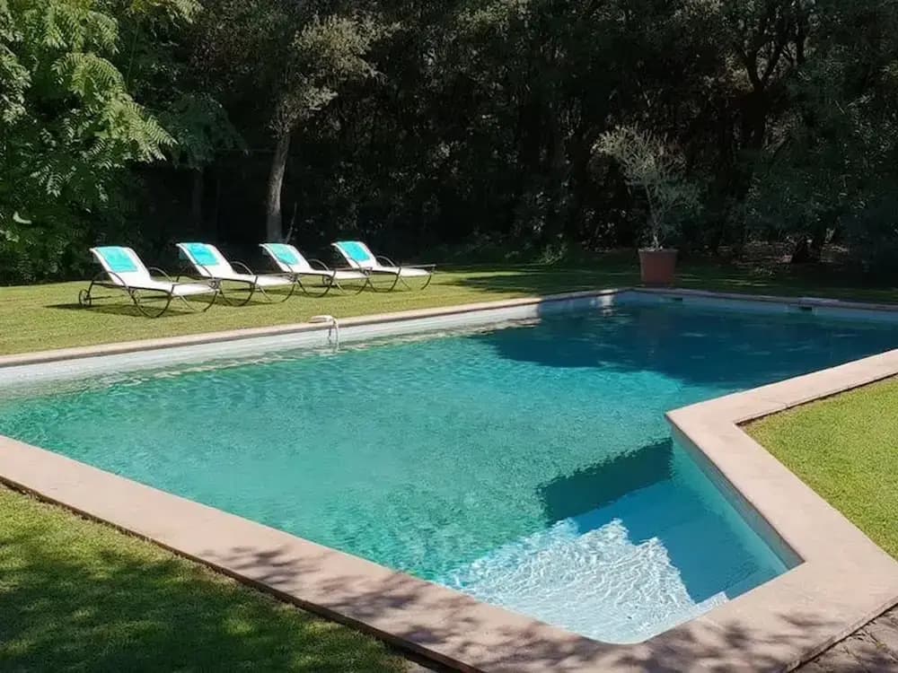 Villa in an Idyllic and Relaxing Setting Near Orange - Photo 1