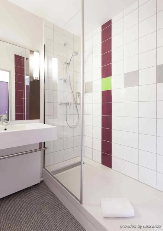ibis Styles Beaune Centre - Miniature 8