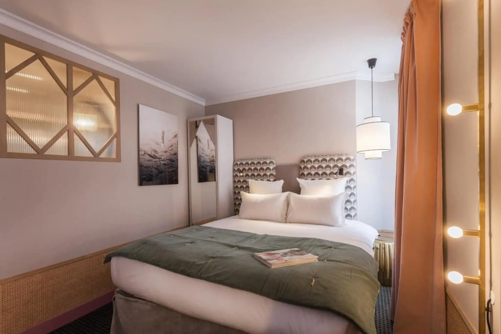 Handsome Hotel - Photo 4