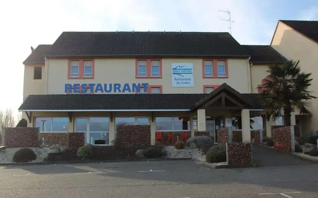 Brit Hotel Les Evens - Photo 1