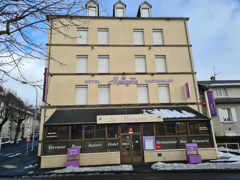 Hostellerie du Cantal - Photo 1