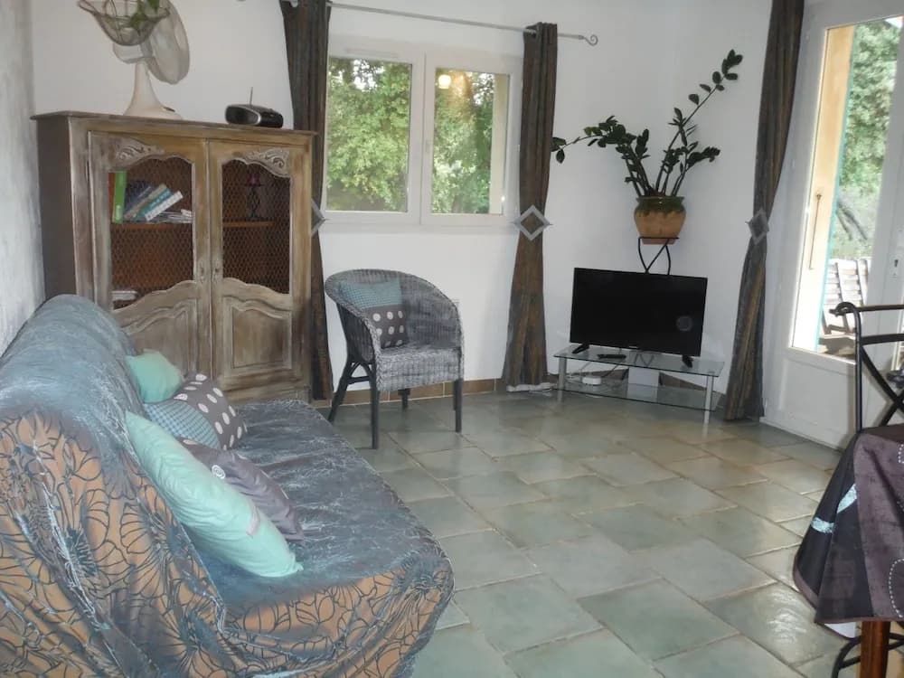 Modern Holiday Home With Private Pool - Miniature 4