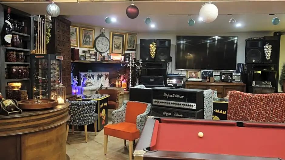 Hostelry - Miniature 7