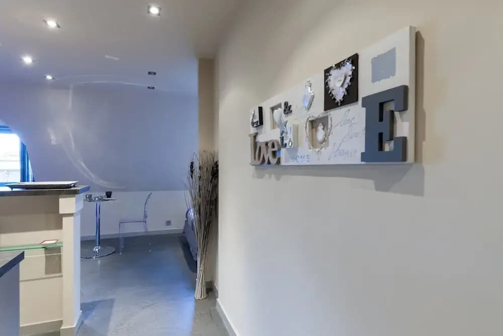 Apartment With Parking on Place de Morny - Miniature 6