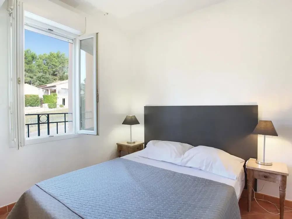 Apartment in Greoux-les-bains Near Lakes - Photo 2
