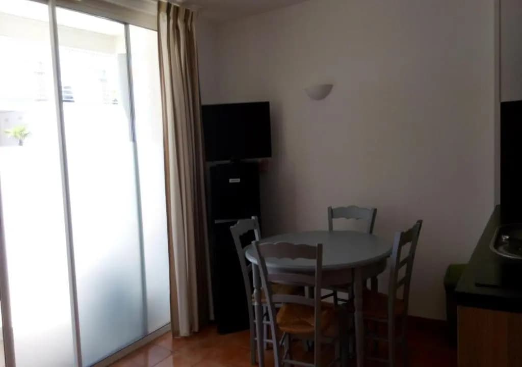 LOGEMENT T2 PMR piscine Privée 400m de la Plage - Miniature 3