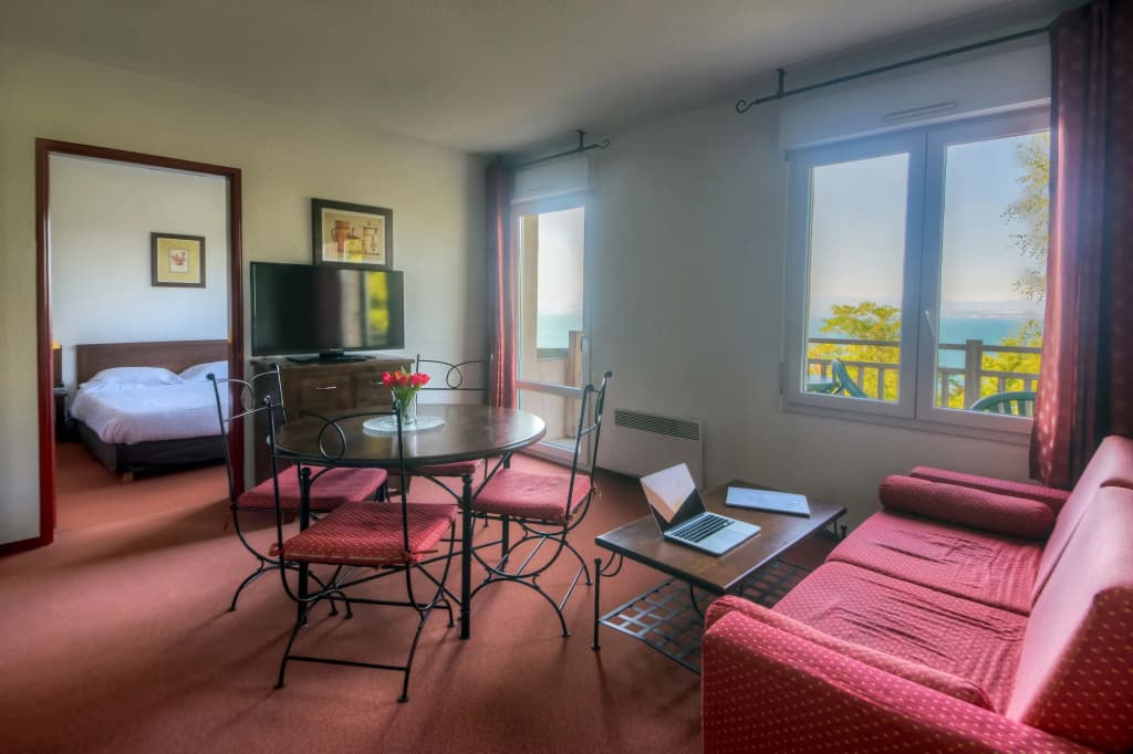 Zenitude Hotel-Residences Les Terrasses du Lac - Photo 4